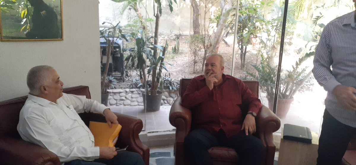 Marisab06596394's tweet photo. Primer Ministro Manuel Marrero visita Venezuela, acompañado por Ministro Salud. Visitan  Embajada de Cuba, y  ÇSI Salvador Allende para compartir con  representación de las Misiones sociales y funcionarios de embacubaven.
#cubacooperaven 
#CubaViveYTrabaja 
#CubaNoEstaSola https://t.co/p3tpGx96ce