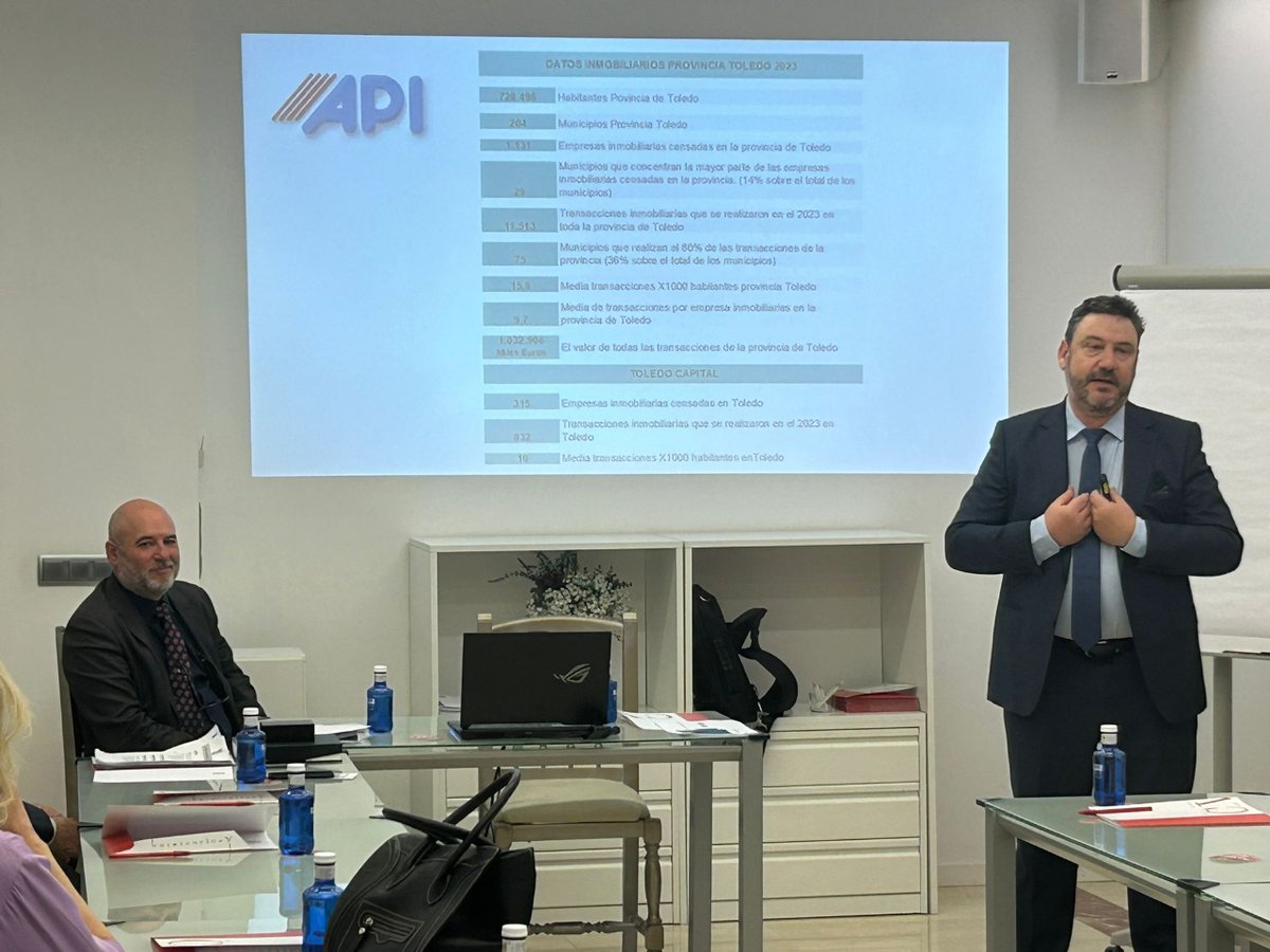 consejoCOAPI's tweet photo. 💪 ¡Nace la Asociación Inmobiliaria #ASAPIToledo! El Consejo General ha celebrado un #evento dirigido a los profesionales del #sectorinmobiliario por la creación de esta asociación que unificará al #colectivoAPI de #Toledo y que ha contado con gran contenido inmobiliario https://t.co/8wvwVIWqEQ