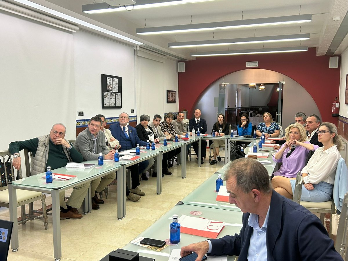 consejoCOAPI's tweet photo. 💪 ¡Nace la Asociación Inmobiliaria #ASAPIToledo! El Consejo General ha celebrado un #evento dirigido a los profesionales del #sectorinmobiliario por la creación de esta asociación que unificará al #colectivoAPI de #Toledo y que ha contado con gran contenido inmobiliario https://t.co/8wvwVIWqEQ