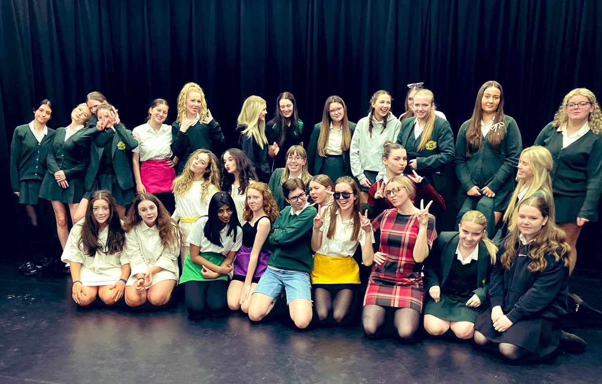 Unbelievably Proud of our Y11 GCSE Drama students 💚 who completed their Scripted Performance exam today 🎭 A wonderful effort, both through acting and design. Students interpreted & presented a range of truly fantastic & entertaining performances! Well done everybody! 👏🏻👏🏻🌟🙌🏻✨