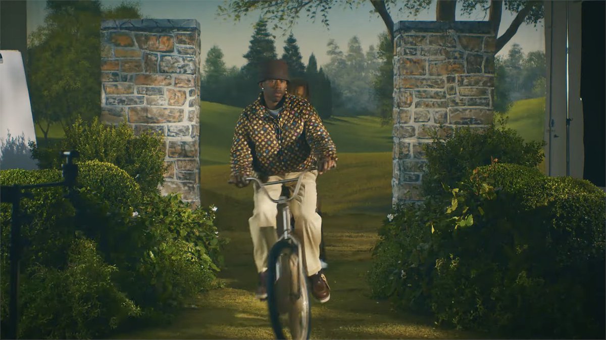 This is the most exciting collection to come out of the French luxury house in a hot minute. Take a closer look at the Louis Vuitton &amp; Tyler, The Creator Spring 2024 Men’s Capsule Collection. 

sidewalkhustle.com/louis-vuitton-…