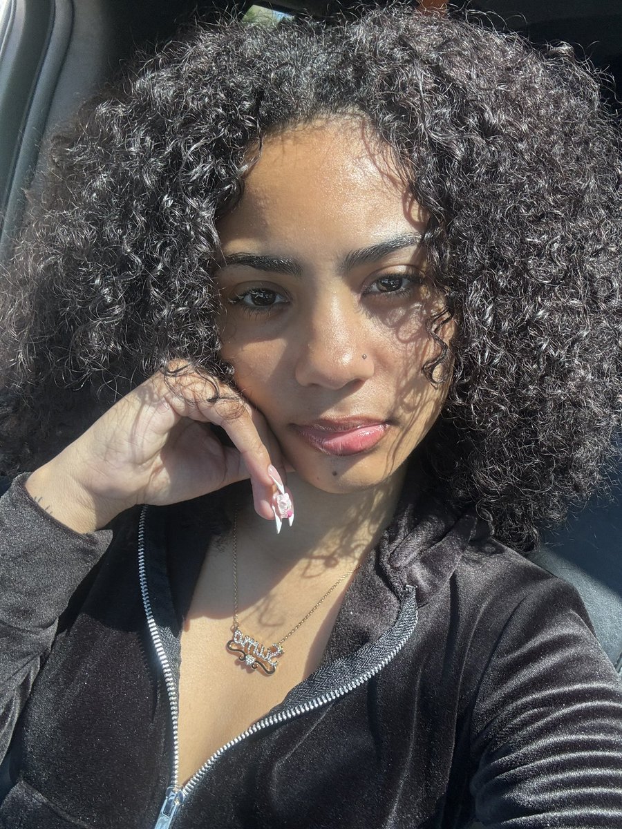 Prettiest he’s ever been with💁🏻‍♀️