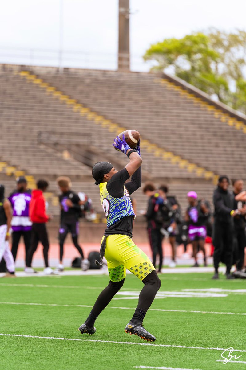 Jayvion_Todd4's tweet photo. Previous film of my receiver reps with @BOOMfootball football @CoachhA2 @duckscrootin @junioradams13 @CSAPrepStar @PrepRedzoneIL @EDGYTIM @AlPopsFootball @RouteGod @AllenTrieu @CoachGMcDonald https://t.co/vN4KiBbTzw