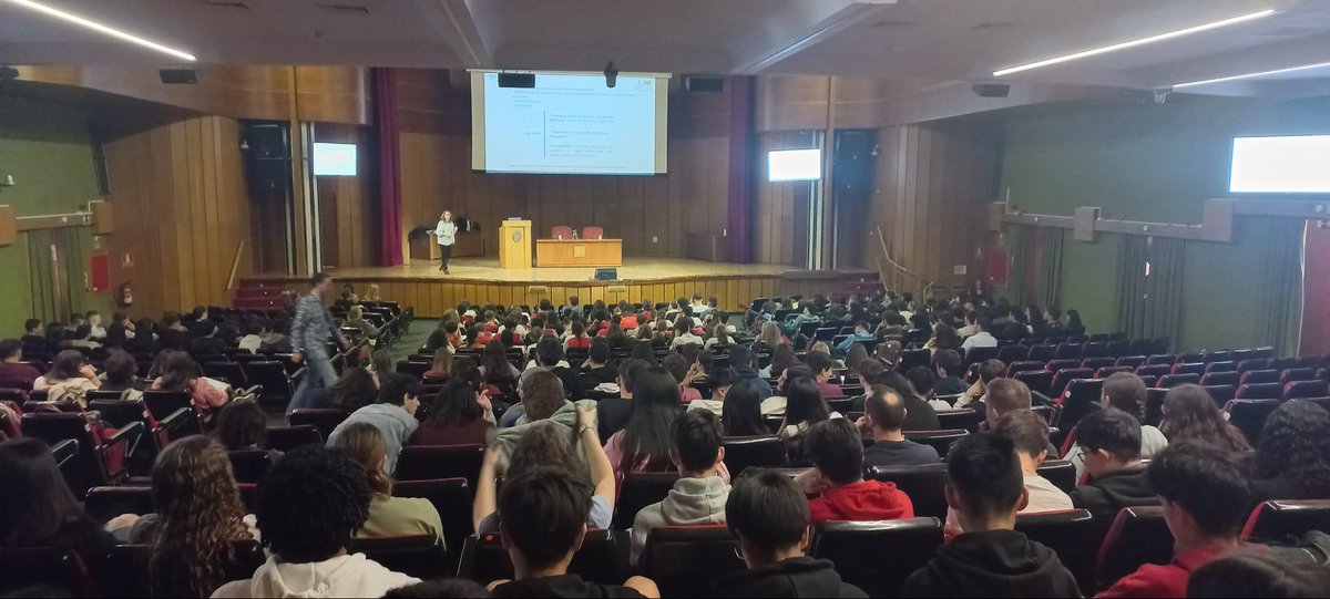 Hoy XVI Jornada #UniStem Day con casi 300 asistentes de 7 institutos de la Comunidad de Madrid en nuestra Facultad @unicomplutense