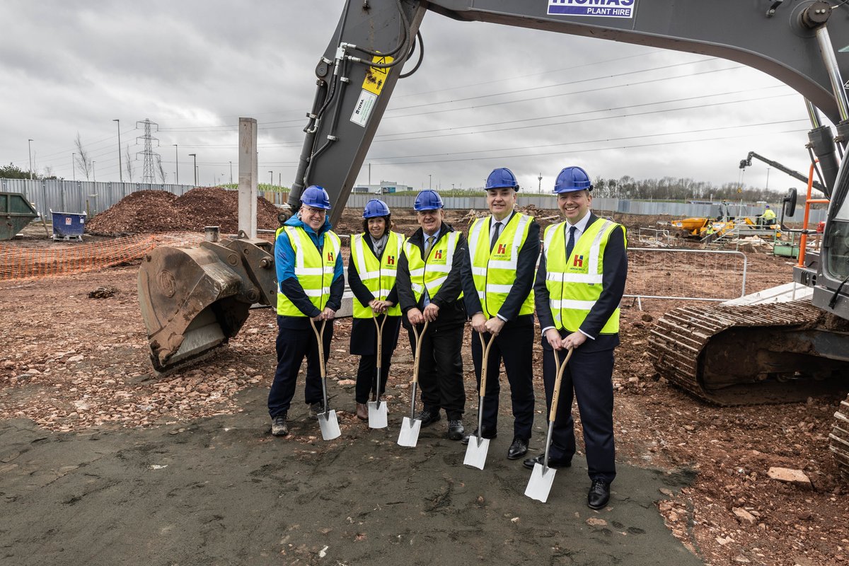 UK & Scot Gov Ministers visited the site of the Edinburgh Innovation Hub at @QMUniversity The Hub will support innovation driven business growth & new high value employment, with funding from the council & Edinburgh & SE Scotland City Region Deal. orlo.uk/V7wyR #ESESCRD