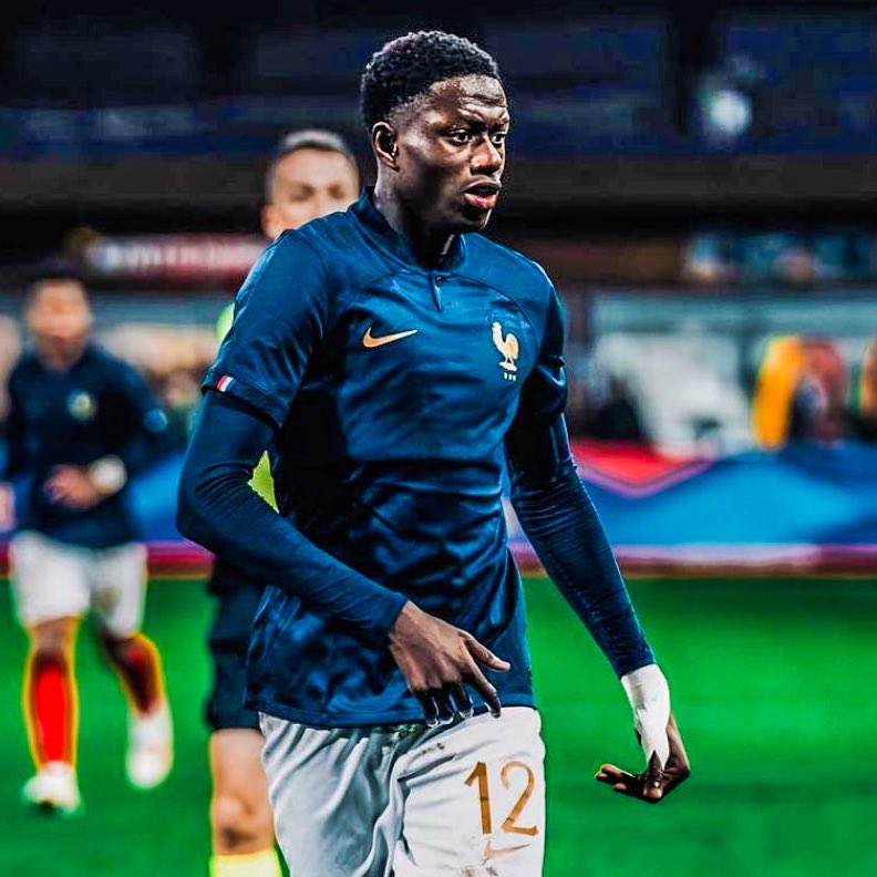 eurofootcom's tweet image. 🚨🇫🇷 Mahamadou Diawara left France's U19 squad after the French Football Federation installed new rules forbidding Muslim players from fasting during Ramadan. 

The rule means players are not allowed to fast when training with the national team, reports @LaurensJulien/@ESPNFC.