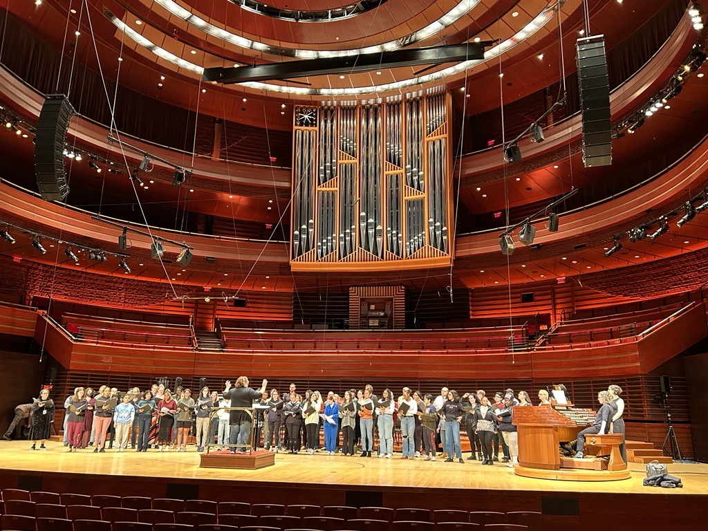 Rehearsing with the @PHLGirlsChoir in Marian Anderson Hall for Saturday's free Organ Day presented by @ensembleartsphl. Here's how to join us: bit.ly/49lFhgZ