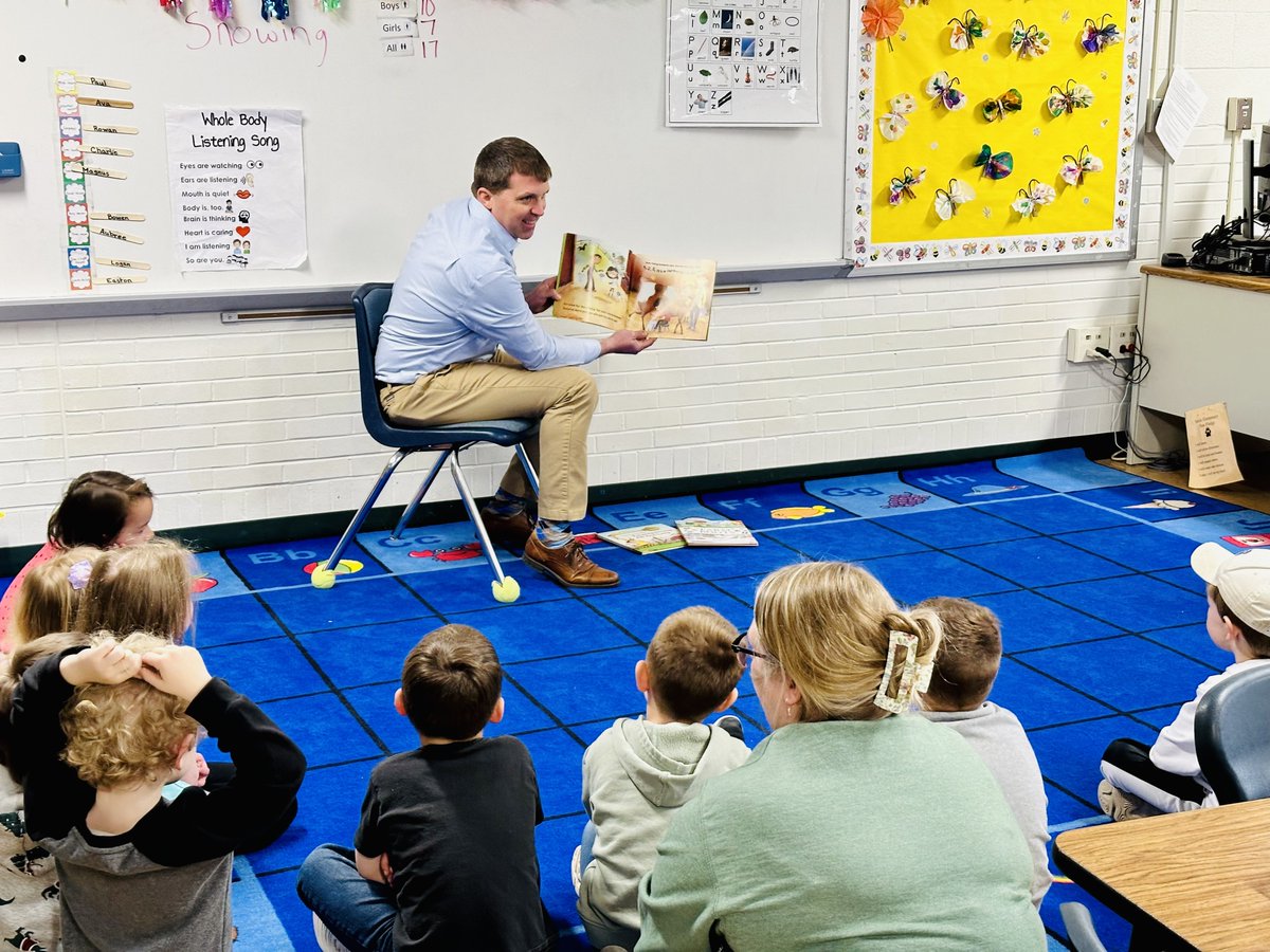 MDARD Director Boring had a blast celebrating March is Reading Month! Director Boring recently read A Farmer’s Life for Me by Jan Dobbins, Laura Huliska-Beith, and the Flannery Brothers to students at Stockbridge Community Schools 📖