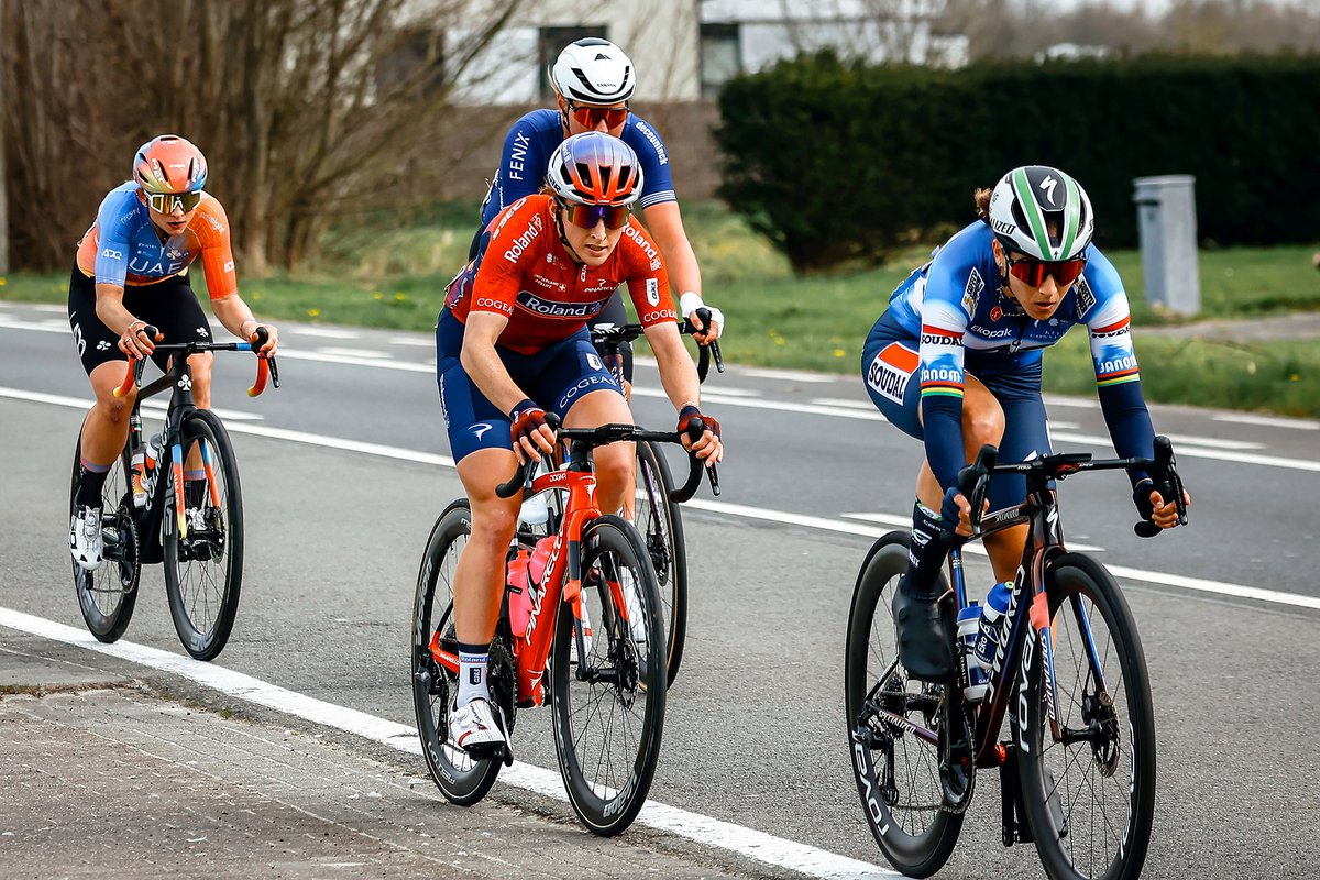 What a fight 💥 Top 10 for Kim Le Court in Brugge - De Panne 🙌 #unlockyourpotential #GearUp #Wolfpack 📸: @sprintcycling