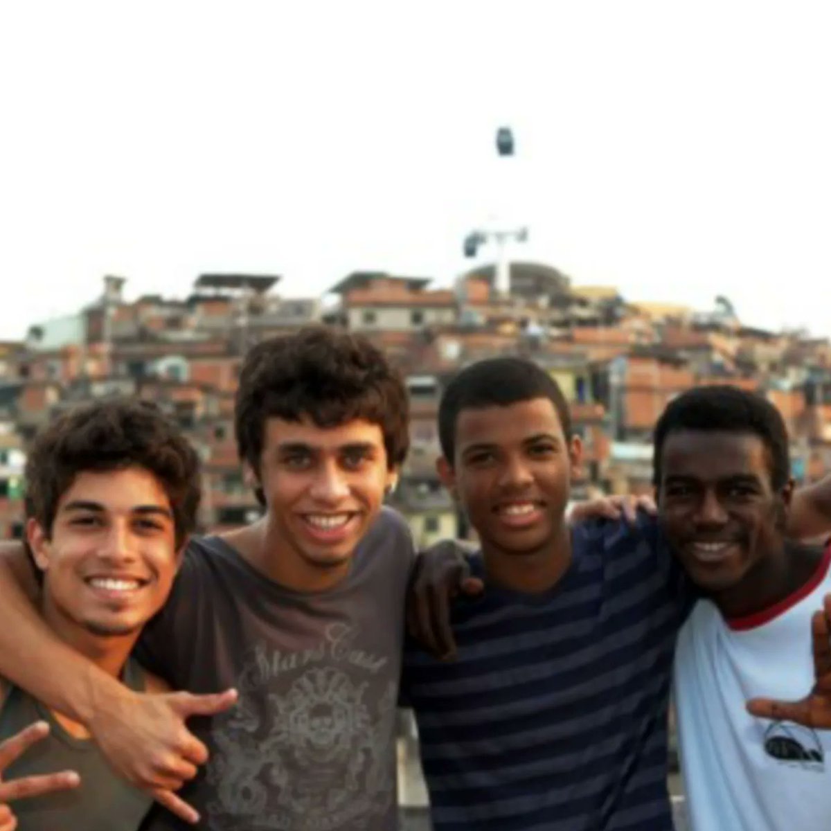 negblack's tweet image. #tbt da época que eu fazia MALHAÇÃO #Conectados (2011) e aprendia muito com essa galera aí! Vcs lembram? Assistiam? Tá sendo reprisada no @canalviva!! 😎 Eu me divertia demais fazendo o Fôjo!!! #VDN