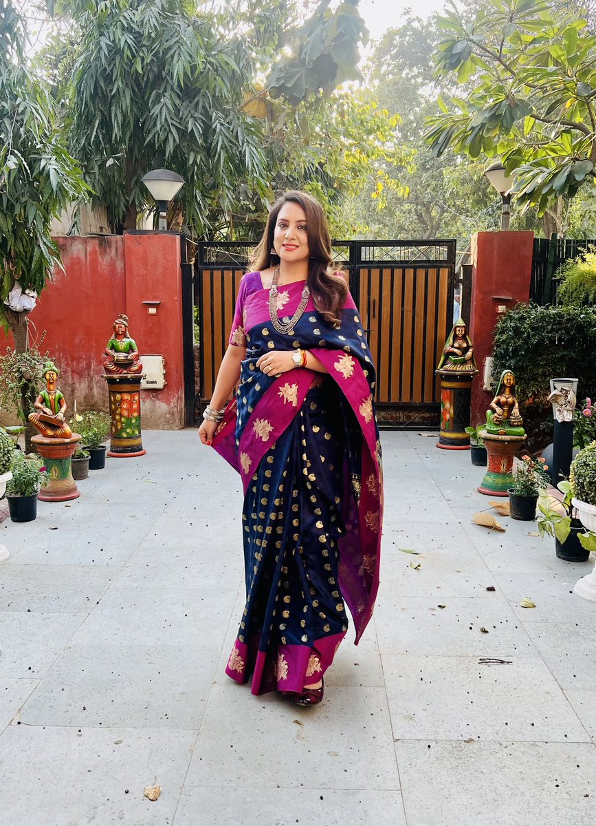 Wearing the beautifully crafted #SilkSaree from  Coimbatore 💕✨

What makes Coimbatore silk sarees truly special is its weaving technique, where our local artists create timeless patterns and motifs that adorn the fabric. The borders are designed with unique motifs which gives