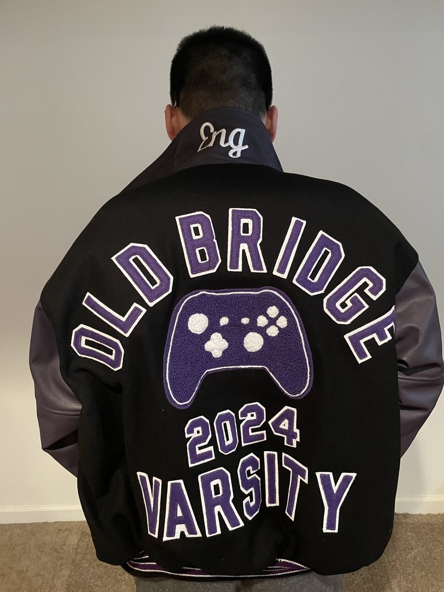 🎮Exciting news! The first-ever Old Bridge High School Varsity Esport Jacket has arrived! 🌟 Repping school pride with style!🎮 @GSEsportsorg @OBassistantsup @FazioSally