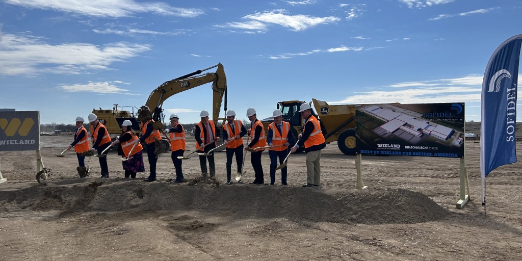 OHIOMFG's tweet image. Today, OMA staff joined @GovMikeDeWine and others at the groundbreaking of the new @Sofidelsharing expansion of their Circleville paper mill.

The $185 million investment, will have a production capacity of over 200,000mt per year, increasing capacity by over 50%. #MakeItHere