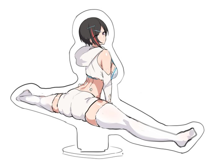 お泊まり会でミオ持ち込みのパジャマ来てストレッチする南スのアクスタ 