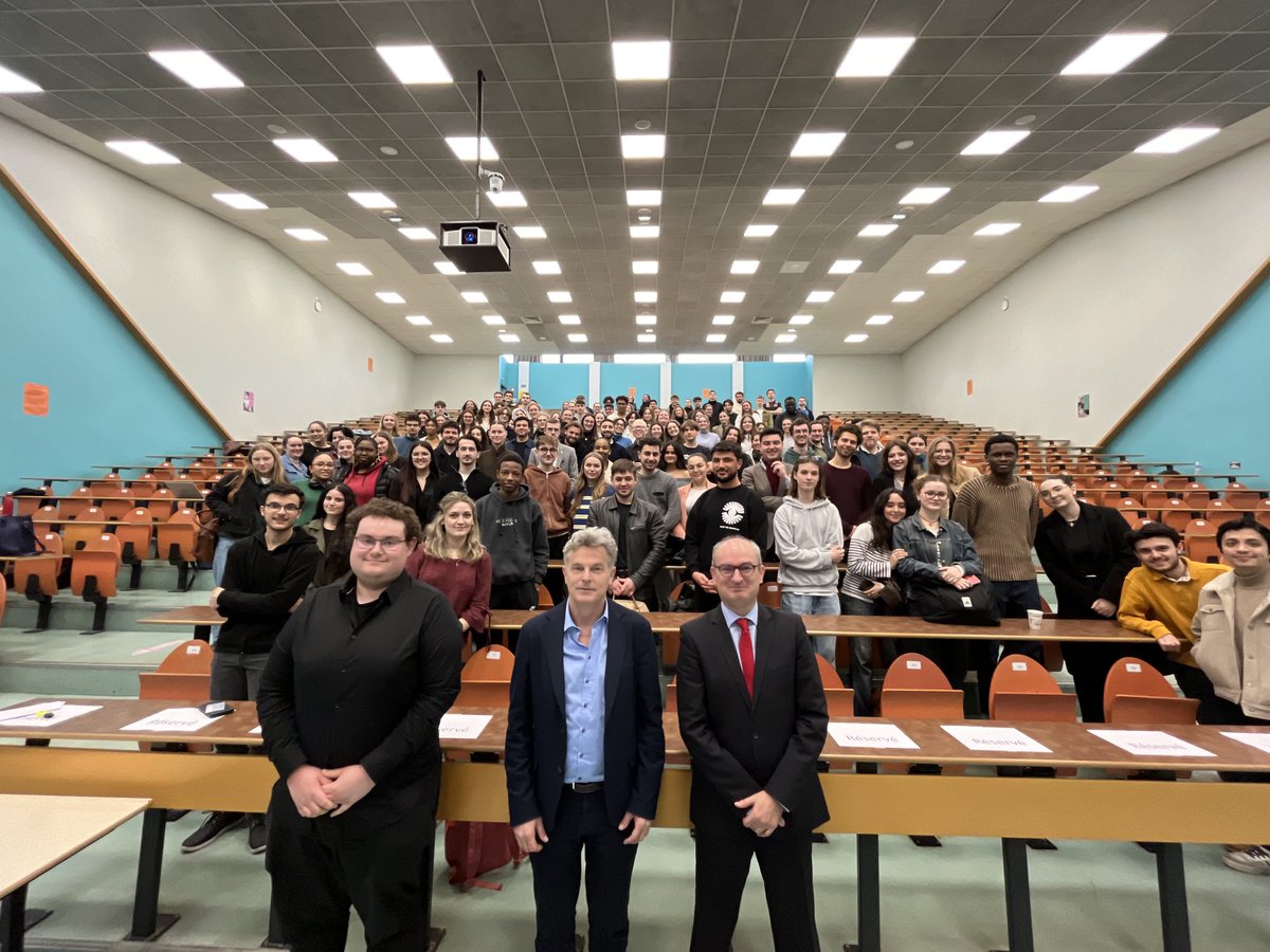 Merci ⁦@Fabien_Roussel⁩ d’avoir honoré de sa présence la ⁦@FSJPS_Ulille⁩ et d’avoir répondu aux nombreuses questions de mes étudiants