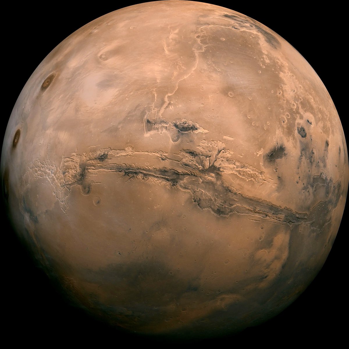 BrightInsight6's tweet image. The Mysterious Scar on Mars

‘Valles Marineris’ is by far the largest Canyon in the Solar System

It measures:
- 2,500 miles Long
- 120 miles Wide
- 4.35 miles (23,000ft) Deep

Compare to Grand Canyon:
- 277 miles Long
- 18 miles Wide
- 1.15 miles Deep

What happened on Mars? 👀