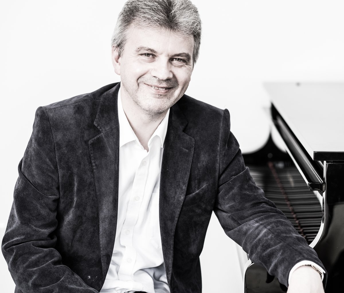 Pianist Mark Bebbington @mbebbington2 features on @BBCRadio3's @BBCInTune tomorrow ahead of his afternoon concert 'Quintessential Quintets' on Sunday 24/03 @cadoganhall when he will join principals from @royalphilorch to perform RVW, Elgar & John Ireland: bbc.co.uk/programmes/m00…