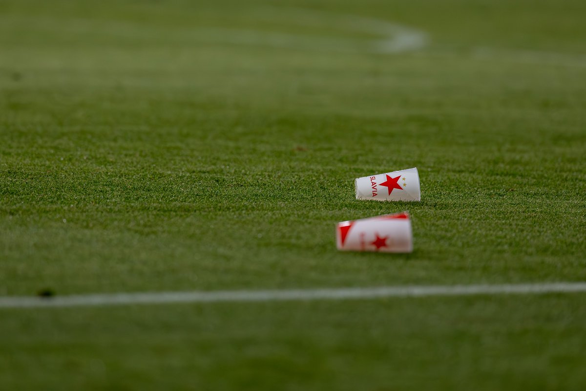 slaviaofficial's tweet image. ℹ️ Všichni, kteří v domácím utkání proti AC Milán vhodili na hrací plochu kelímek nebo jiný předmět, se mohou do pondělí 25. března 2024 přihlásit na e-mail slo@slavia.cz a svůj přečin si odpracovat cestou veřejných prací pro klub.

 ➡️ bit.ly/3wWYW9d