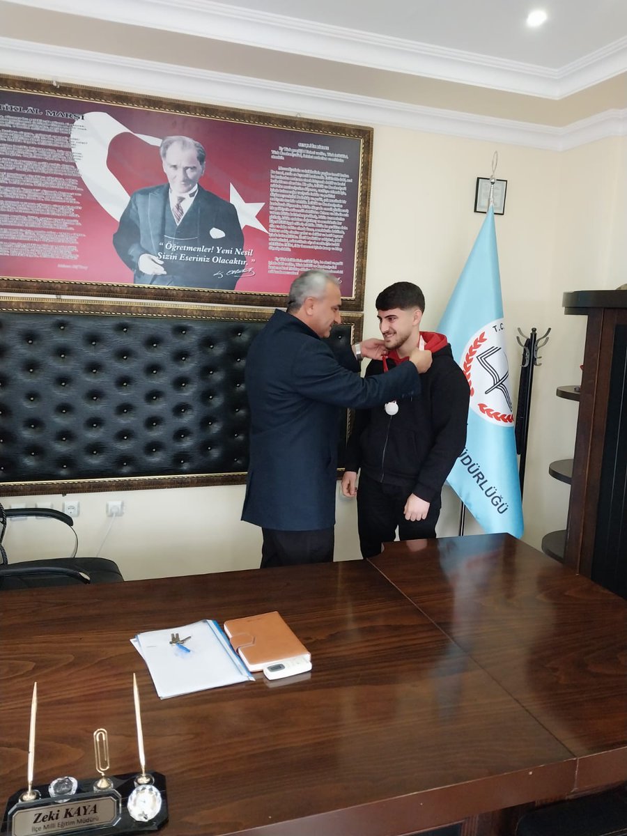 Türkiye Geneli Liselerarası Bilek Güreşi💪💪 Turnuvasında finale kalan Hani Çok Programlı Anadolu Lisesi 12. Sınıf öğrencimiz Abdulkadir AVCI’ ya Ordu'da yapılacak Türkiye Birinciliği Finalinde başarı diledik. <a href="/tcmeb/">Millî Eğitim Bakanlığı</a>  <a href="/Yusuf__Tekin/">Yusuf Tekin</a> <a href="/Diyarbakirmem/">Diyarbakır İl Millî Eğitim Müdürlüğü</a> <a href="/dbakirvalilik/">T.C. Diyarbakır Valiliği</a>  <a href="/Murat4Kucukali/">Murat Küçükali</a>