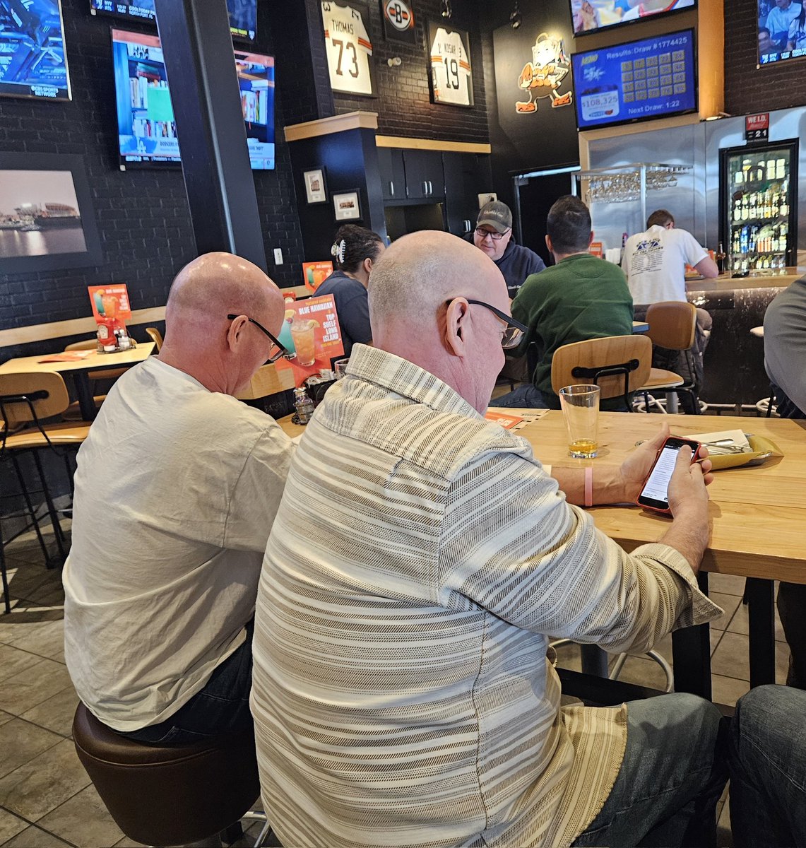 arnthug's tweet image. #whereintheworldissvp