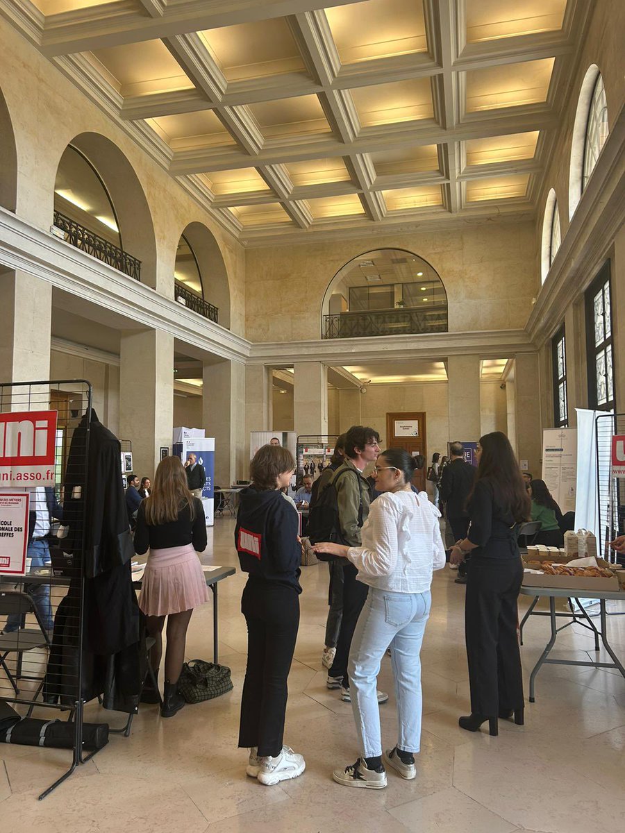 uniamu's tweet photo. La 16ème édition du Forum des métiers du Droit et de l’Économie de l’UNI avait lieu hier, site Canebière à Marseille, et aujourd’hui, site Schuman à Aix-en-pce ! ⚖️

Merci à tous les étudiants, aux professionnels et aux militants d’avoir permis la réussite de ces événements ! 🙏🏻 https://t.co/FXlSCTjjo9