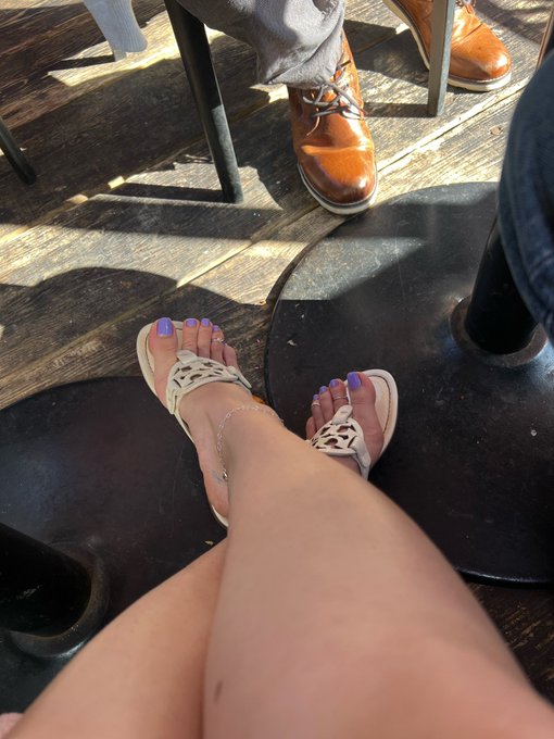2 pic. Love sneaking under the table pics when I&rsquo;m out with friends 💜😈 https://t.co/EmINx99D3Q