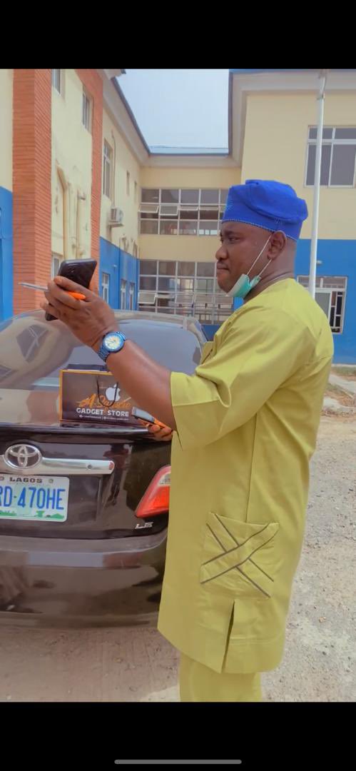 Moh_adxee's tweet photo. Pls minna people if you know this man pls DM… He made away with 2 pieces of 15promax today. 
Pls RT 🙏. https://t.co/SSR91m32AU