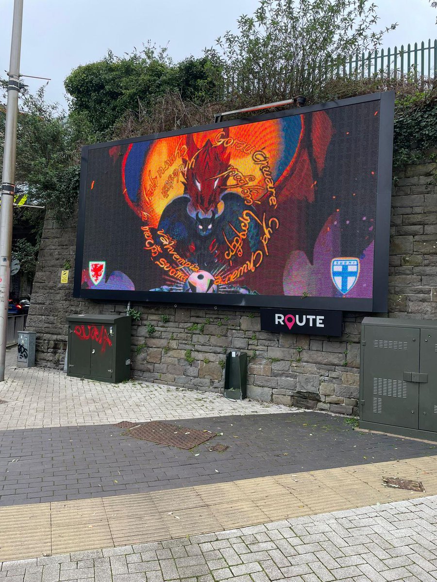 Hey lovely Welsh twitter, I was hoping for some help. I'm very keen for a video of a billboard where my artwork is very proudly on, but i cant get to Cardiff tonight. They should be around the train stations. In trade, I could add your/any name of any of the recent FAW work 🏴󠁧󠁢󠁷󠁬󠁳󠁿❤️