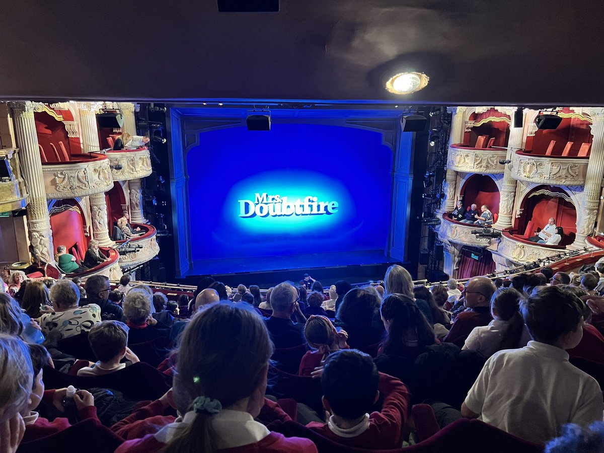 Years 5 &amp; 6 had a brilliant time watching Mrs Doubtfire in London today! 🎭