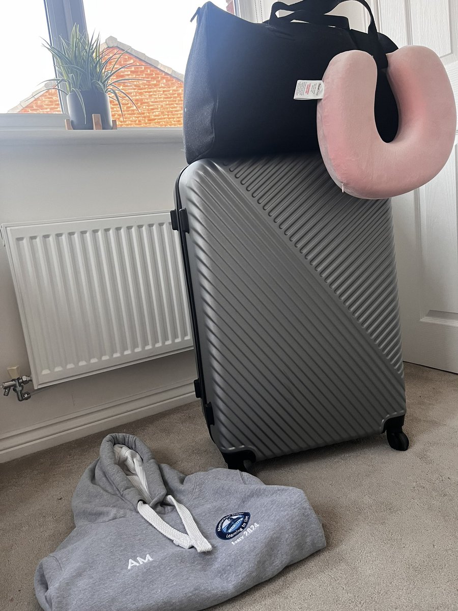 Miss Mayo is packed and ready to go🎿⛷️ Don’t forget to wear your hoodies for travelling. See you in the morning 👍🏻 #Abersychanski2024 #Aprica