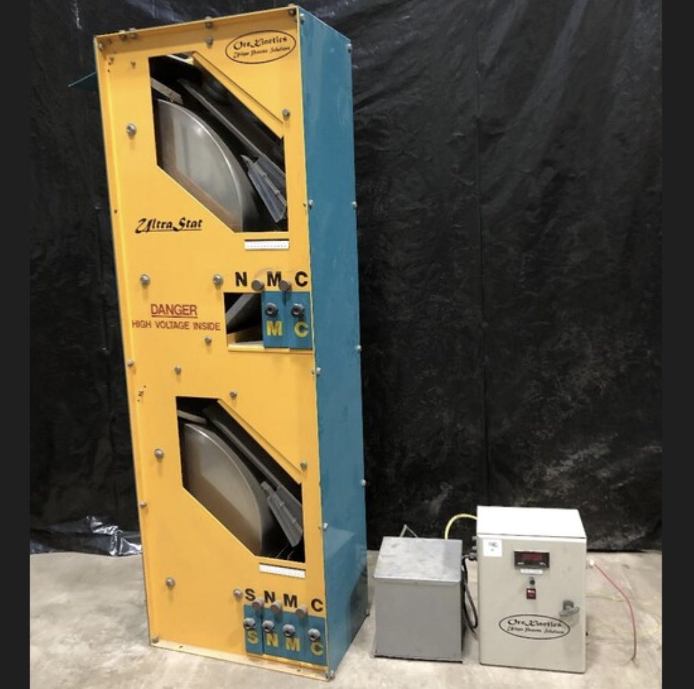 SavonaEquipment's tweet image. Deal of the day! $56000. Ore Kinetics UltraStat electrostatic separator. 30kV, 22in by 8in roll separation surfaces, adjustable separation. Stainless contact points, multiple drawers &amp;amp; trays. savonaequipment.com/en/ore-kinetic… #labequipment #lab #processinglab #mineralprocessing