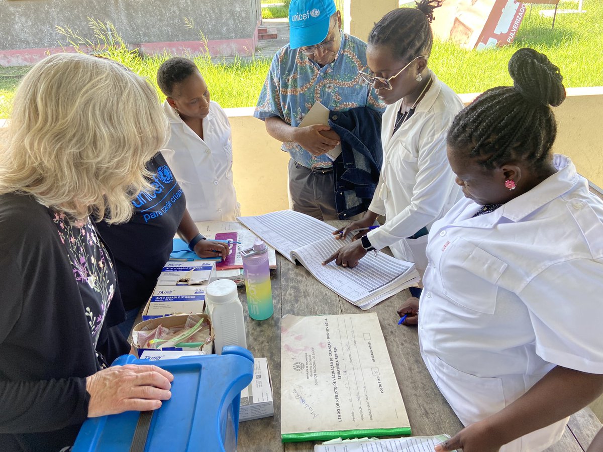 Delighted to accompany this week in #Mozambique Community Health Workers called  “Agentes Polivalantes Elementares” taking the lead to reach , #ZeroDosecommunities, #EndingAIDS with integrated Primary Health Care services .