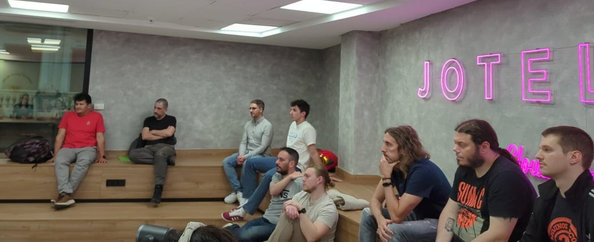 MadridDevops's tweet image. Empieza la charla de #madrid_devops sobre eBPF con @danielmellado_ en las oficinas de @jotelulu .