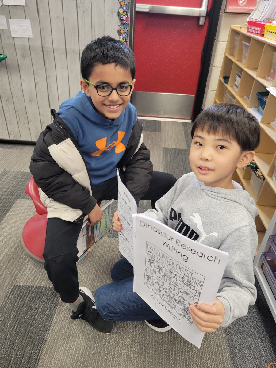 MsHattieNW's tweet image. We trekked over to Parkview this afternoon to share our writing about Novi Woods with @Musa2nd! Thank you for collaborating with us. 🙂 #NoviPride #NWLeads