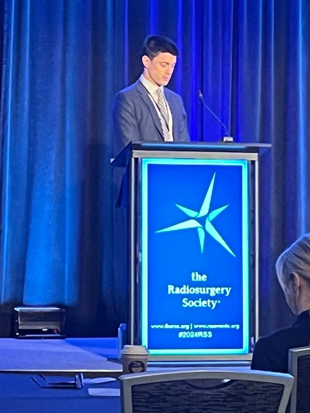 Dr. Adam Beighley (PGY-3) rocked his oral presentation on brainstem mets treated with LINAC-based SRS at RSS2024 @the_RSS! @KPSCALnews @KPResidencySCal @ARRO_org #radonc #srs #rss