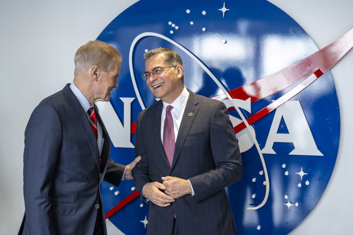 NASA hosted an event with @HHSGov to highlight how the agencies are making progress toward the Biden Cancer Moonshot initiative. @NASA is working with agencies across the government to cut the nation’s cancer death rate by 50% in the next 25 years. 📸 - flic.kr/s/aHBqjBicSc