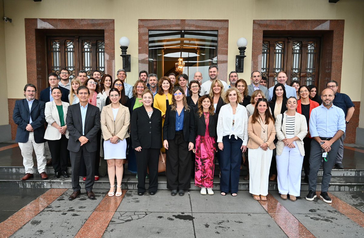 mercociudades's tweet photo. Con énfasis en 3 ejes: ciudades globales y sostenibles, innovadoras y eficientes, y plurales e inclusivas, @mercociudades de Argentina, Brasil, Chile, Paraguay y Uruguay, definieron casi un centenar de actividades e iniciativas a desarrollar durante 2024
👉https://t.co/NeNQKstMe8 https://t.co/i3E3Eug6G2