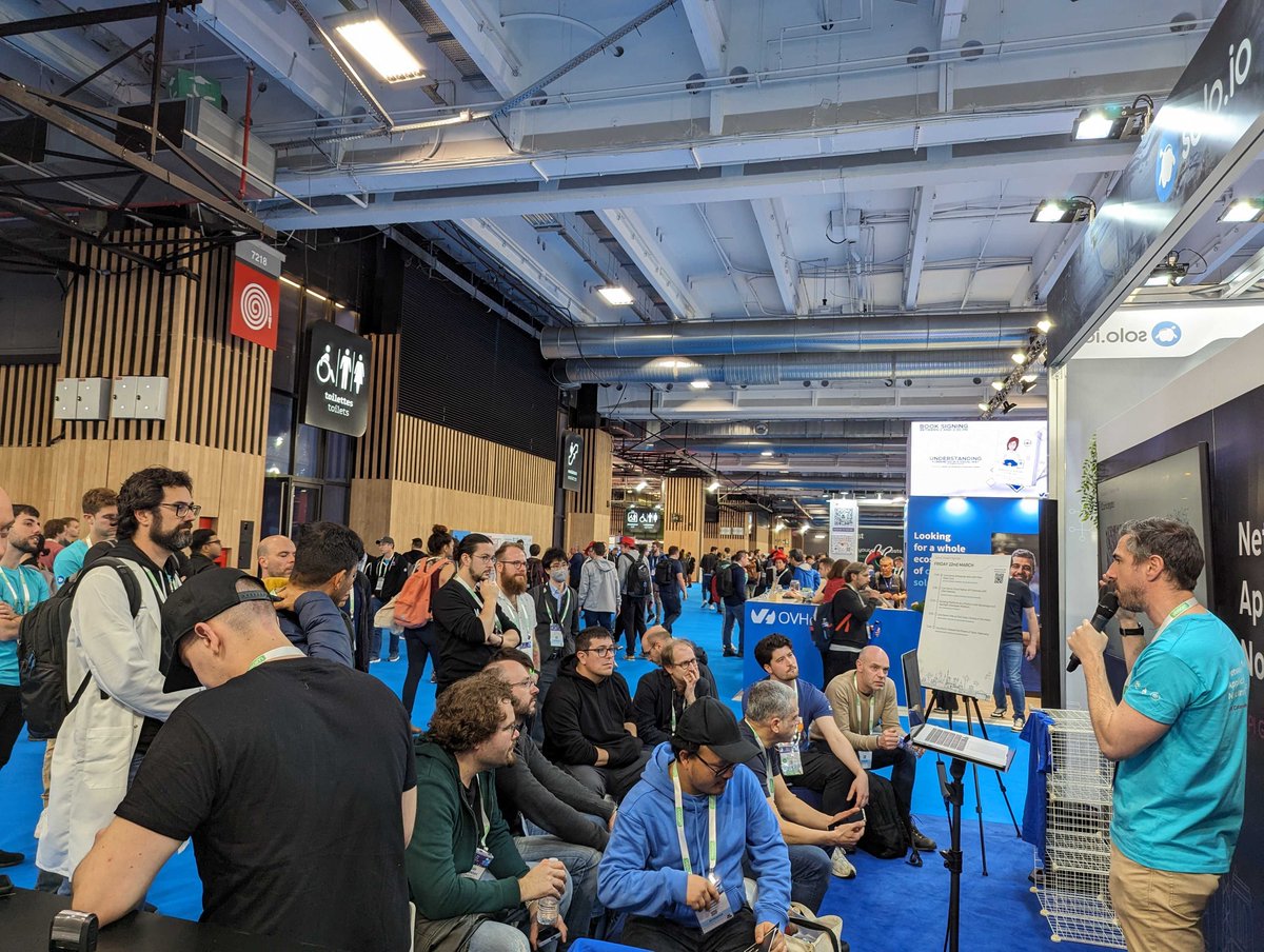 Show up and show out! @antonio_berben with a live demo at #KubeCon + #CloudNativeCon! #Istio