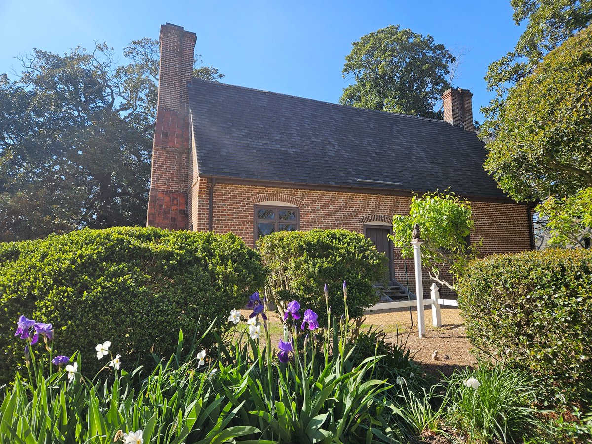 Spring has sprung, and it's a great time to tour the Thoroughgood House with our garden in bloom! 🌼 Standard house tours are FREE, and run every 45 minutes during the following hours: Thursday - Saturday: 10 a.m. to 4 p.m. Sunday: 1-5 p.m. 🎟️culture.virginiabeach.gov/events