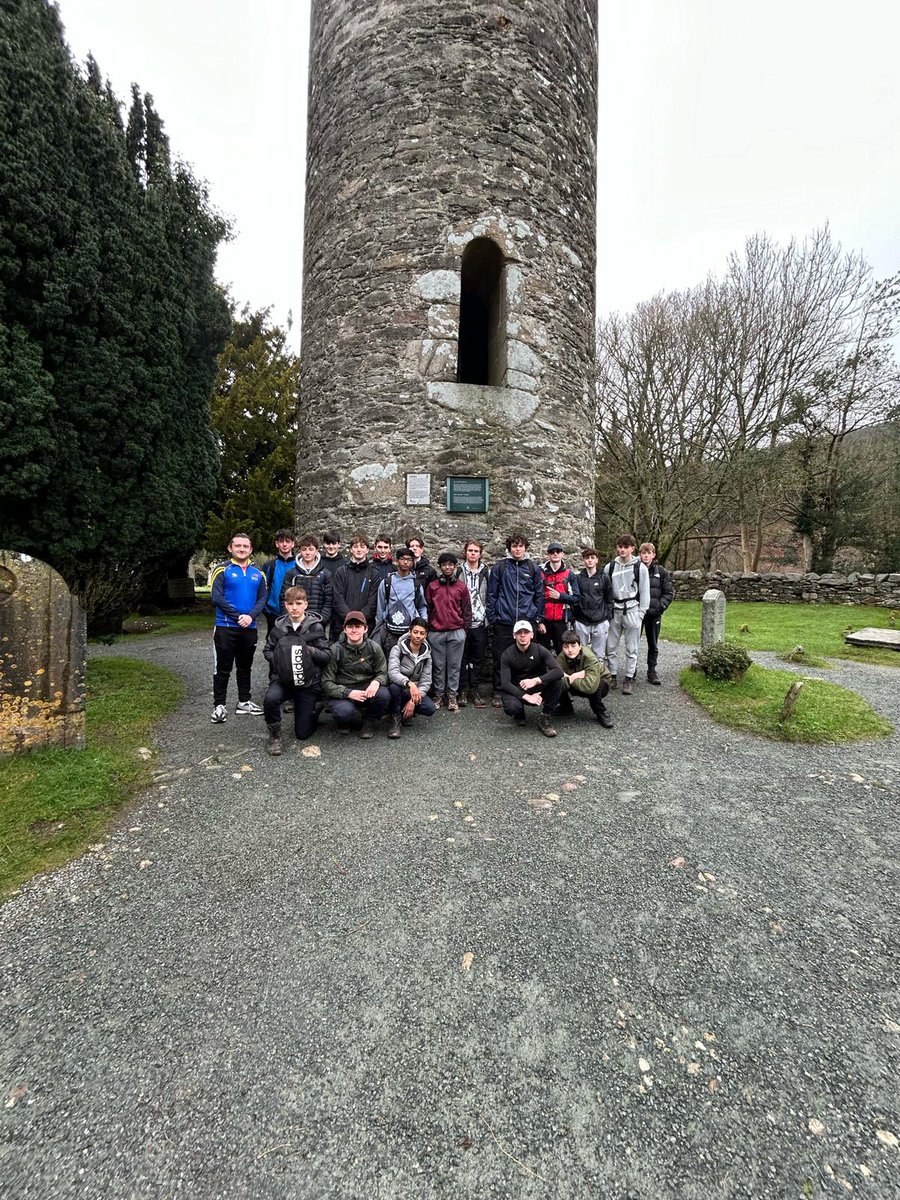 Fantastic two days on the Gaisce hike with both bronze and silver participants. Great determination and resilience shown! Well done to all 20 pupils who took part! #tadaganiarracht #gaisce