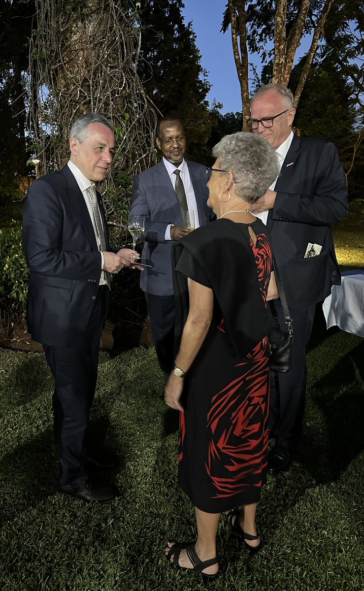 🇰🇪🇨🇭A warm reception with Foreign Minister @IgnazioCassis at the 🇨🇭 residence, bringing together the Swiss community, Swiss companies and distinguished Kenyan guests. Strengthening partnerships and fostering collaboration! #SwissKenyaRelations  @SwissMFA