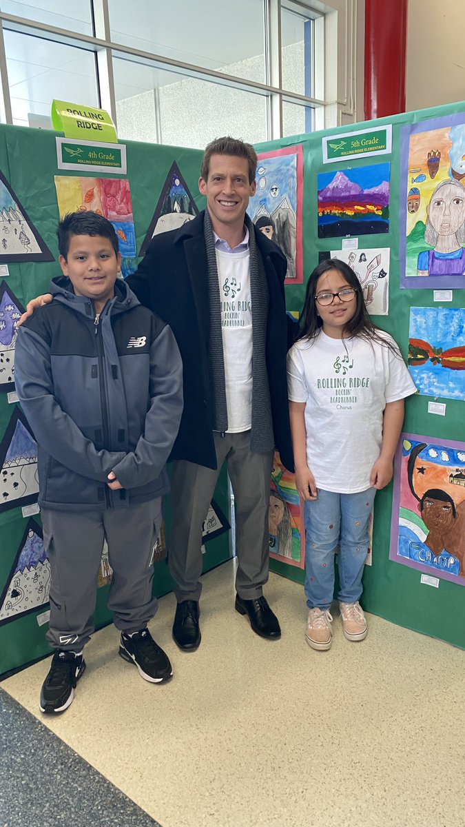 olisanc's tweet photo. The artistic talent of several roadrunners was showcased during the annual Fine Arts Night yesterday evening at Park View HS. @RRD_LCPS @RRD_Principal @LCPSVisualArts @NicoleMak11 @Youthartmonth https://t.co/yf7QCj0XtM