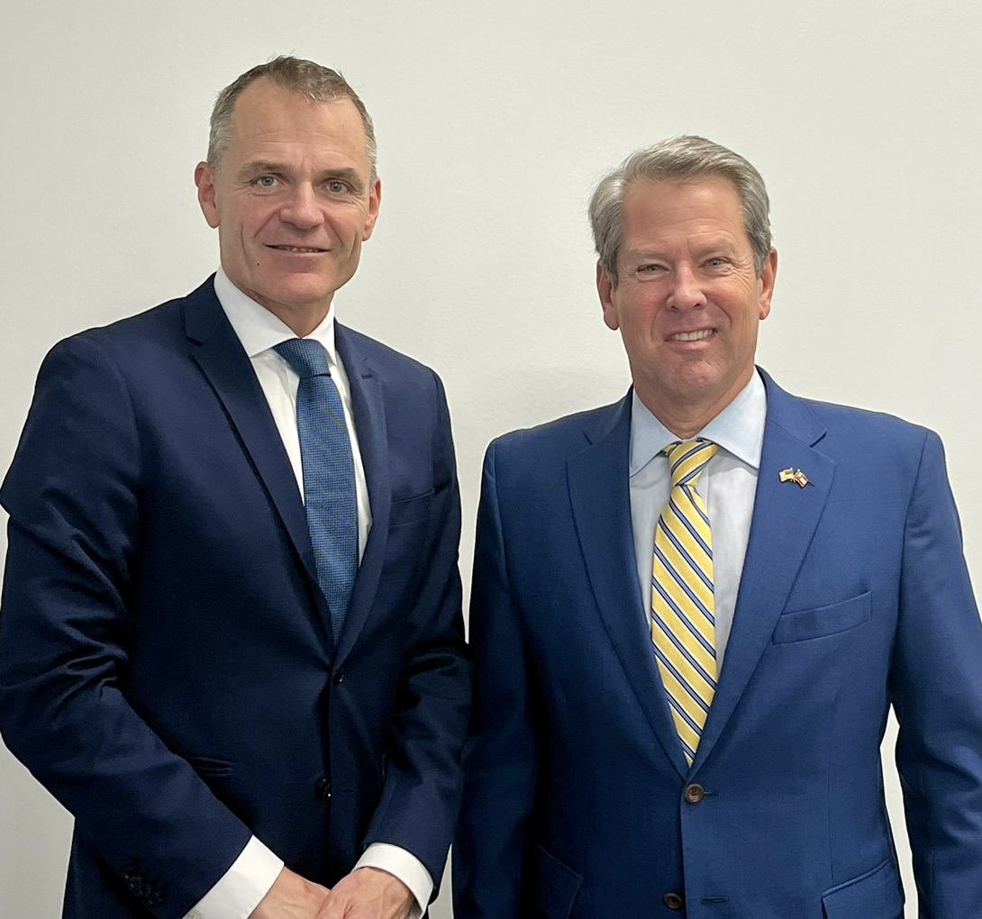 Georgia: This morning Governor @BrianKempGA and I discussed further business opportunities btw the Peach State & Denmark. So pleased to witness that our economic ties are deepening. We also touched on current international affairs. Thanks for being a great Ally, Governor! 🇺🇸🇩🇰