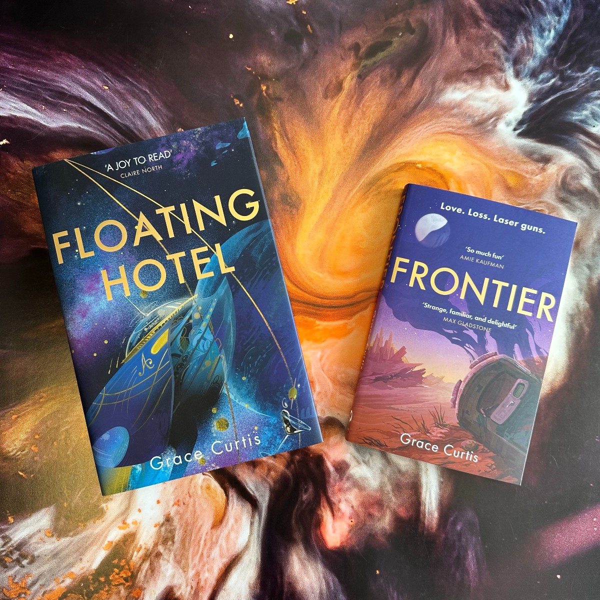 Floating Hotel by @GracinhaWrites is OUT NOW - escape to space with this cosy sci-fi adventure😍 AND check out Frontier a heartfelt queer romance also set in space, out today too but in paperback⭐ Floating Hotel: brnw.ch/21wI69s Frontier: brnw.ch/21wI69r