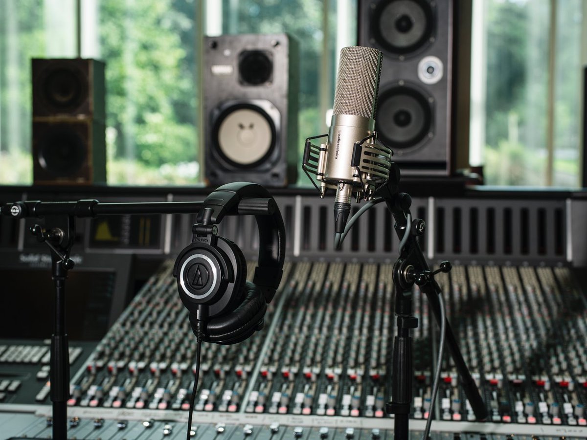Get in the studio and press record 🎧🎶

#AudioTechnica #professionalaudio #audiotech #audiophile #producer #musicproducer #dj #studioheadphones