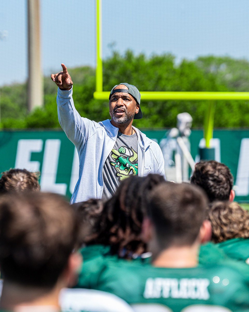 An ELITE visitor at practice today! Thanks for stopping by @sunsetAMIR! #ComeToTheBay | #StayInTheBay