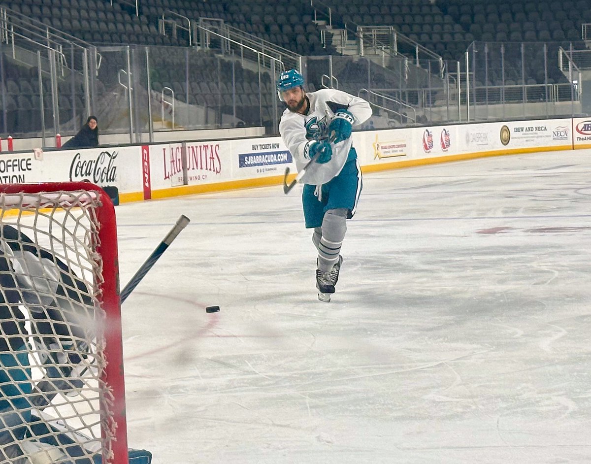 Here’s @Dreamer_Aliu78 on the ice with the @sjbarracuda today, looking like he hasn’t skipped a beat!