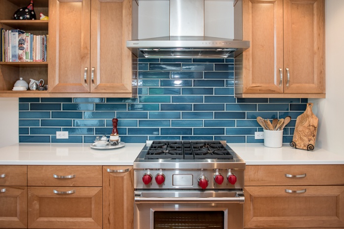 CRDdesignbuild's tweet photo. Where bold meets rustic charm! 💙✨ Dive into the captivating contrast of rich dark blue tiles against the warmth of natural wood cabinetry in our kitchen design. It's a harmonious blend of modern sophistication and timeless allure. 

#CRDDesignBuild #SeattleKitchenRemodel https://t.co/TPGaxtCOGG