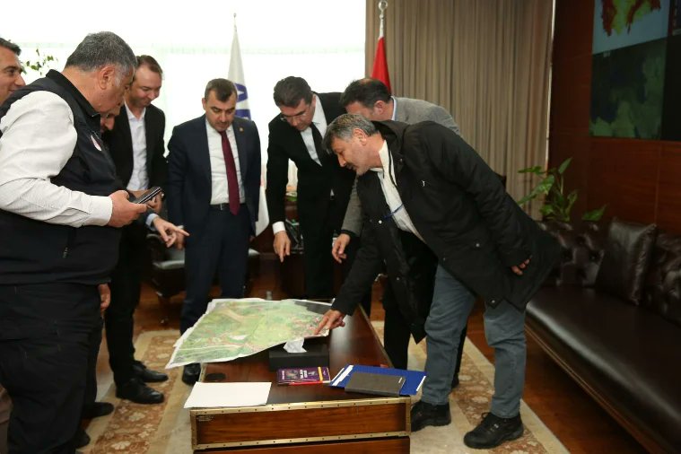 Milletvekilimiz Sayın Ahmet Çolakoğlu ile birlikte AFAD Başkanımız Sayın Okay Memiş'i heyelanzede temsilcilerimizle ziyaret ederek, sorunlarımızı, projemizi ilettik. Sayın AFAD Başkanımıza desteklerinden dolayı teşekkür ederiz. İnşallah göreve hizmetlerimizle geleceğiz.