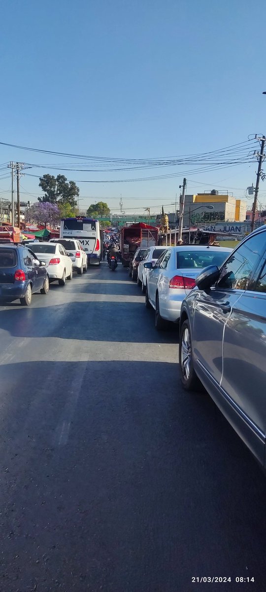 veritogg75's tweet photo. Así el tráfico hoy  21 de marzo 8:20 y diario en canal d San Juan y calle 7 la patrulla MX- 154D-1 solamente mirando y abanderando el lugar en ambos sentidos, acaso con sus cámaras no puede ver su actuar de los elementos @UCS_ @Adolfo_Cerqueda @SSC_CDMX @martibatres hasta cuándo? https://t.co/CfDW4d1iSV